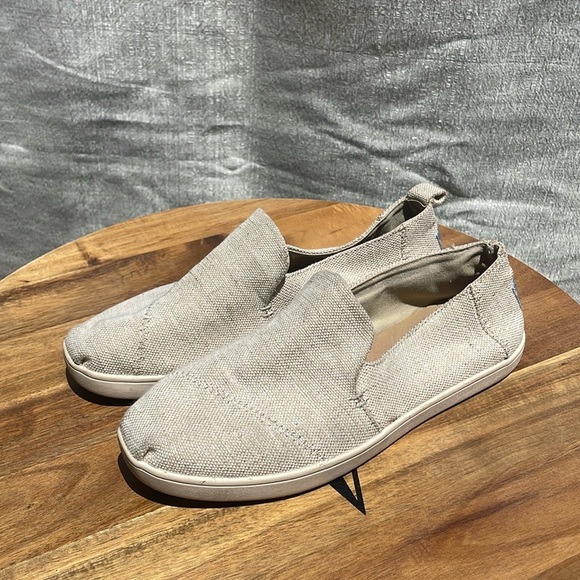 Toms Women’s Natural Metallic Linen Cupsole
Size 7.5 - Picture 1 of 10